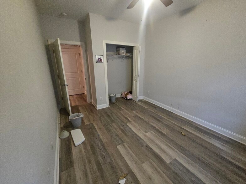 Building Photo - 20 Foxden Dr