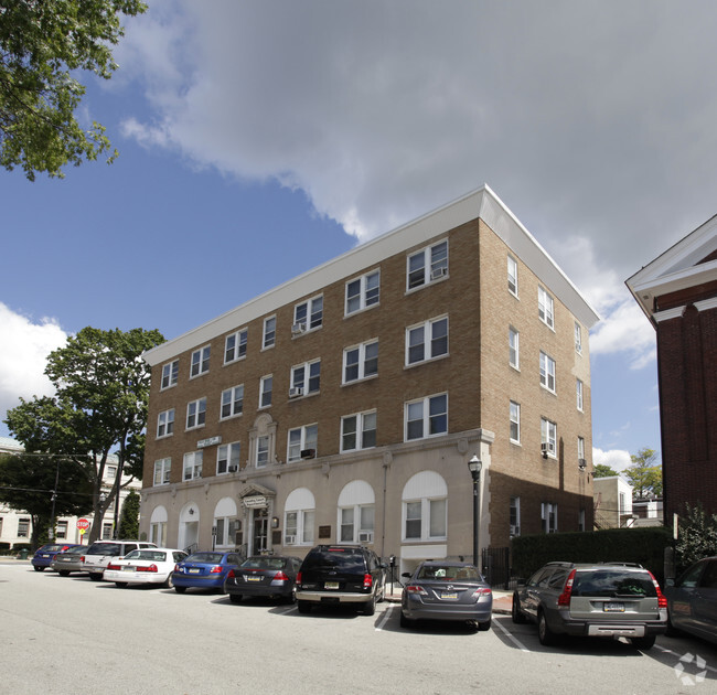 Building Photo - Country Court Apartments