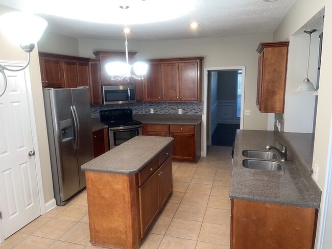 Building Photo - 186 Bristol Way