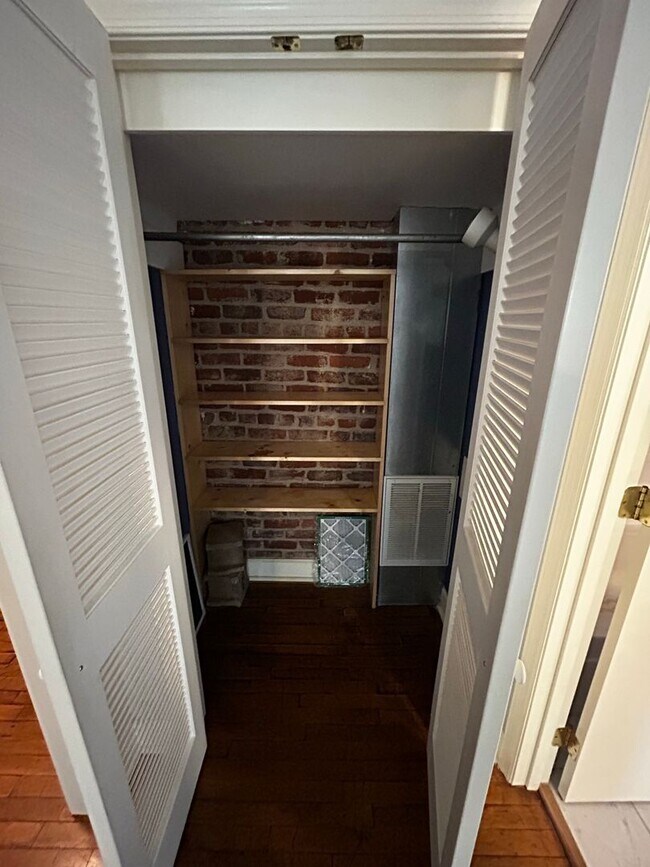 Building Photo - Riverviews 1 Bedroom with Exposed Brick, Hardwood Floors
