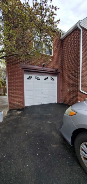 Building Photo - 297 Tom Hunter Rd