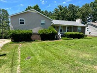 Building Photo - 3 Bedroom, 3 Bath Home, over 1/2 Acre Lot in Hermitage