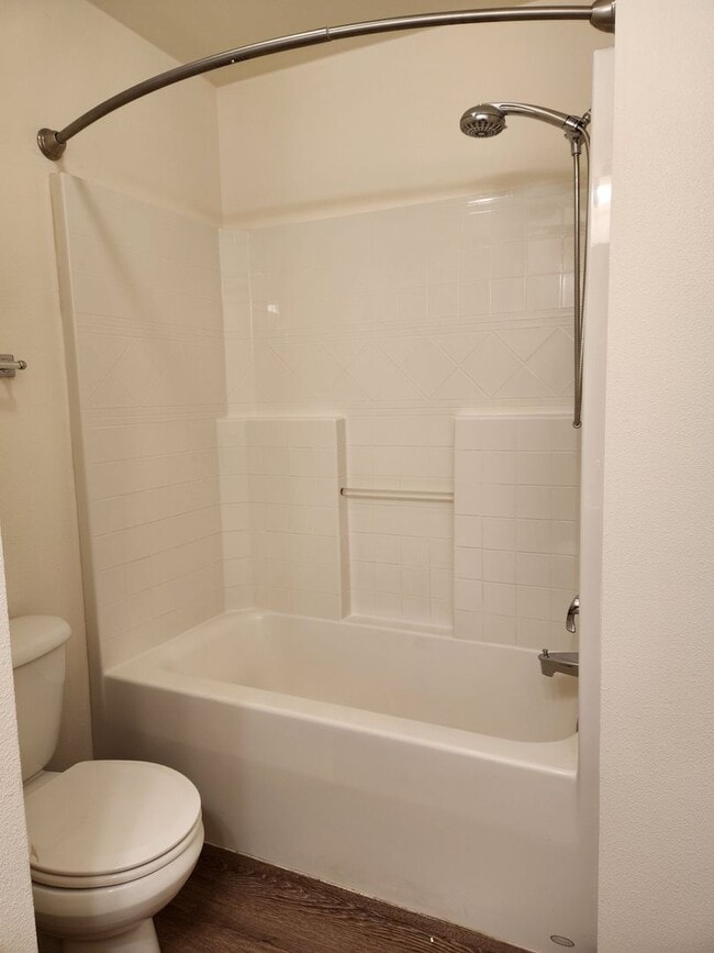 Building Photo - 240 Poplar St