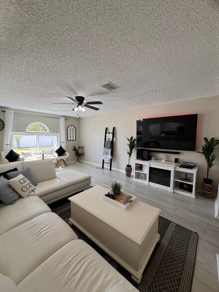 Building Photo - 11317 Ivy Flower Loop
