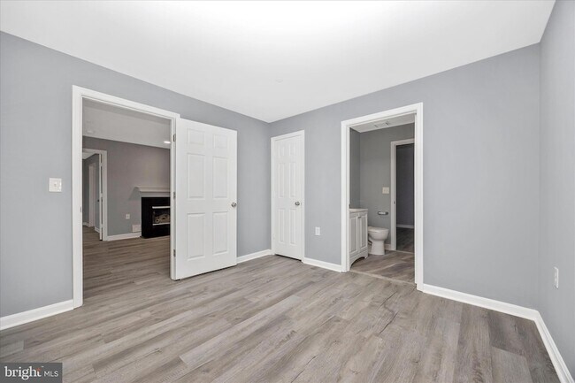 Building Photo - 10001 Vanderbilt Cir