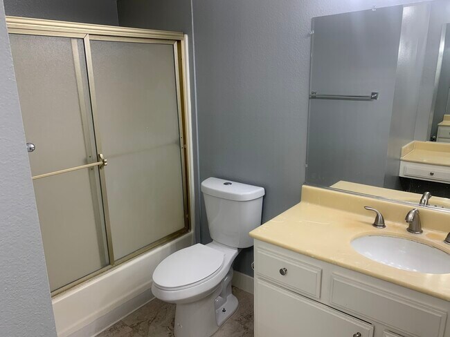 Master Bedroom (en-suite bathroom) - 11473 Moorpark St