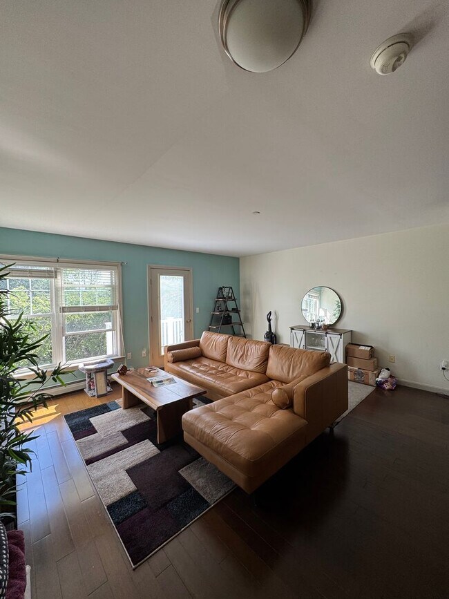 Building Photo - $2,650 2BD/1.5BA South Portland Near I-295