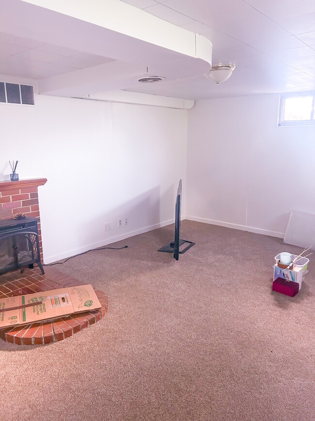 Building Photo - 1721 S Shoshone St