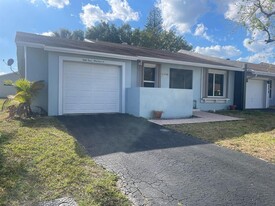 Building Photo - 5400 Lakewood Cir S