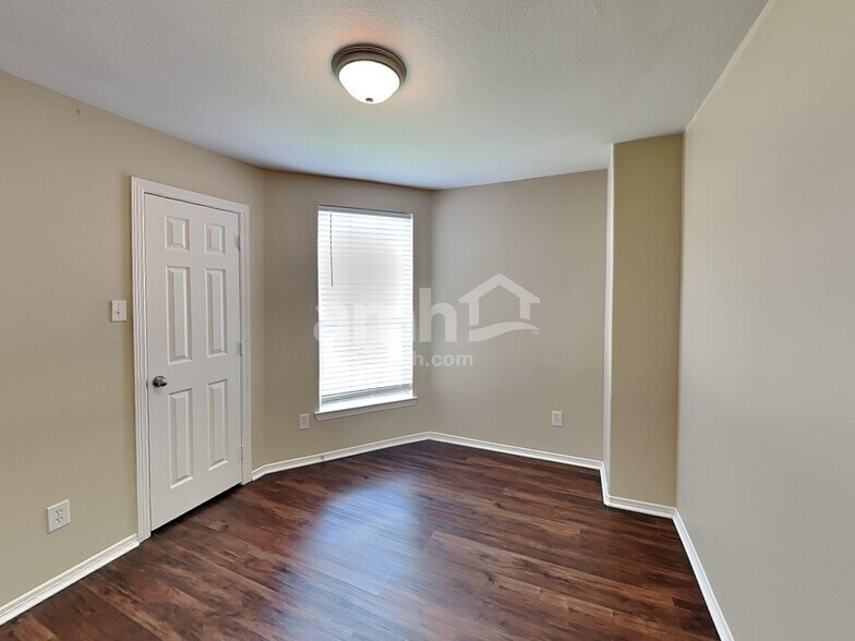 Building Photo - 4807 Chase Court Dr