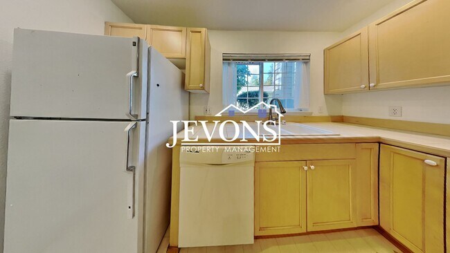 Building Photo - Condo with Swimming Pool and Private Enclosed 1-Car Garage in Klahanie Neighborhood