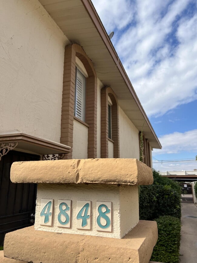 Building Photo - 4848 N Woodmere Fairway