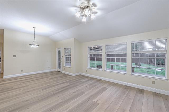 Building Photo - 10601 Robincreek Ln