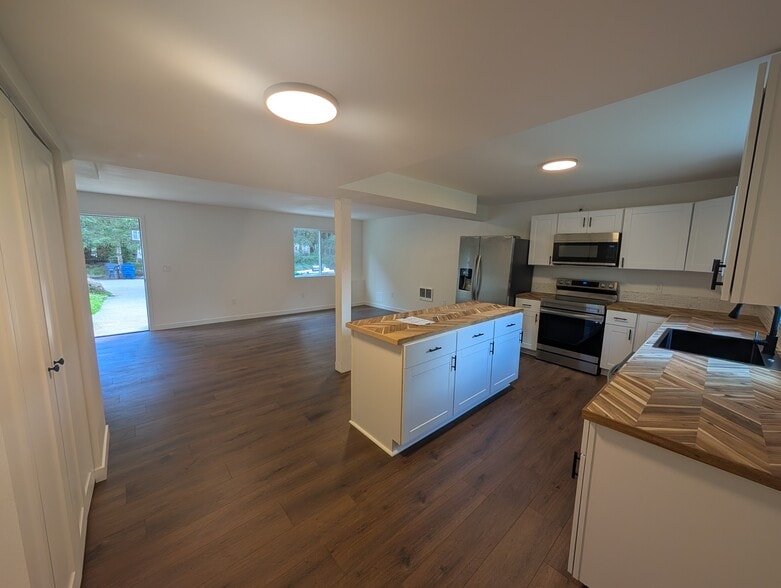 Building Photo - 1829 East End St NW