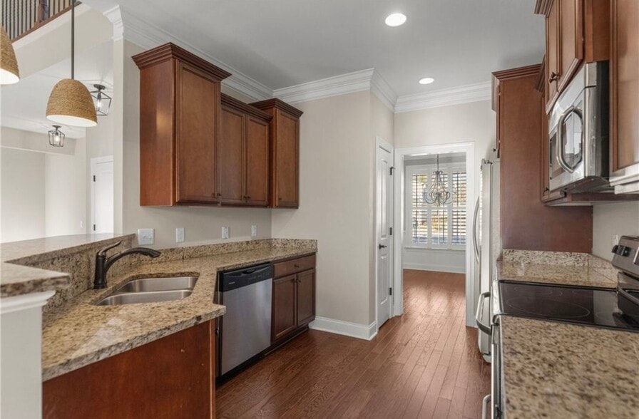 Kitchen - 411 W Sundance Dr