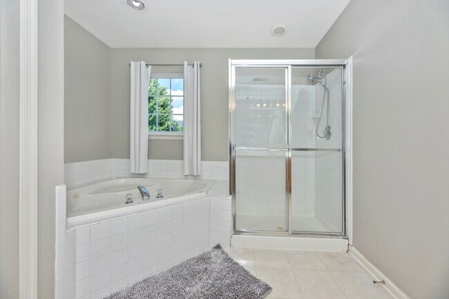 Building Photo - Beautiful 4-Bedroom Colonial in Walkersville