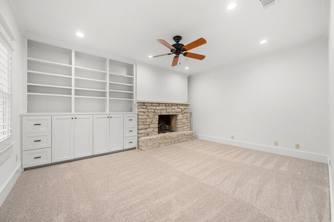 Building Photo - 1301 Kent Ln