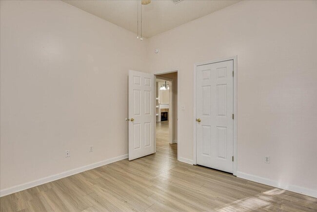 Building Photo - 146 Spring Oak Ln