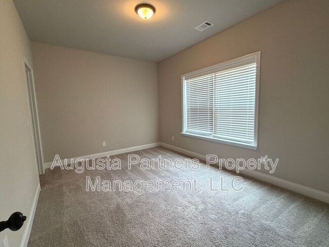 Building Photo - 3500 Hilltop Trl