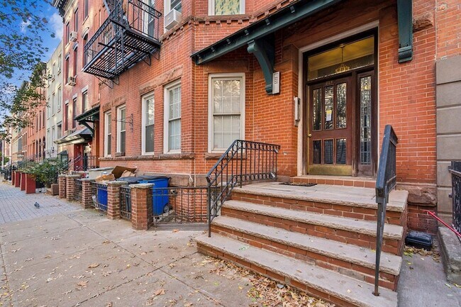 Primary Photo - 318 Hudson St
