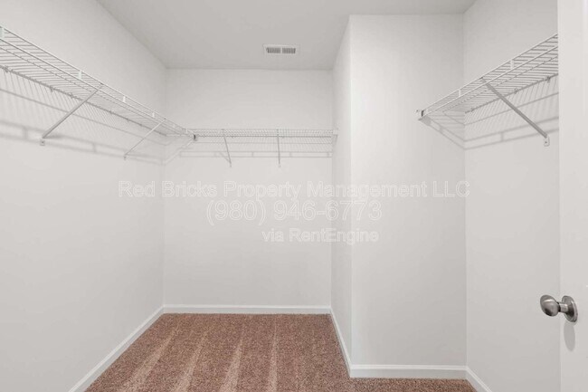 Building Photo - 796 Earhart St NW