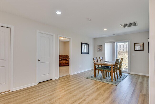 Building Photo - 2047 Catlet Ct