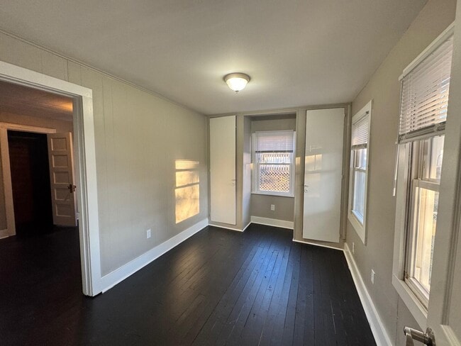 Building Photo - 211 Langford Ct