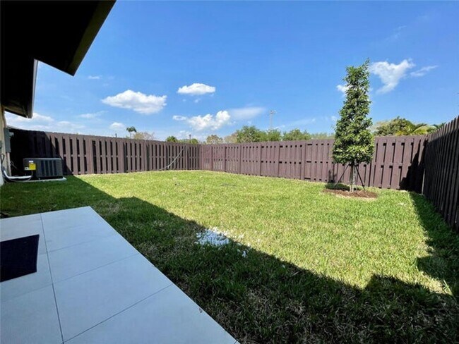 Building Photo - 4741 SW 135th Pl