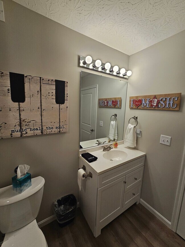 Building Photo - 814 Pierson Rd