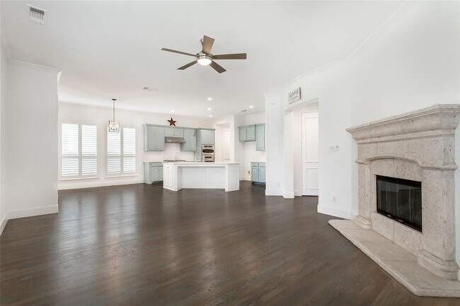 Building Photo - 921 Pine Burst Dr