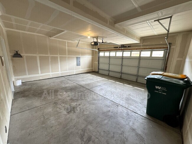 Building Photo - 7624 Pitch Pne Vw