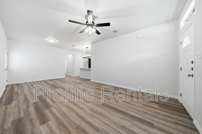 Building Photo - 117 Leon Ln