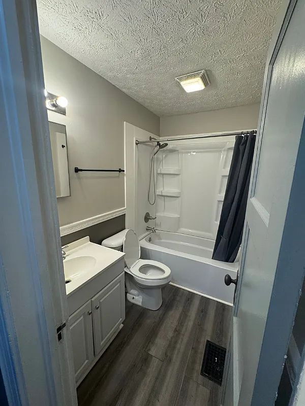 Building Photo - "Charming 3-Bedroom Home with Spacious 1760 Sq Ft in Greenwood, IN!"