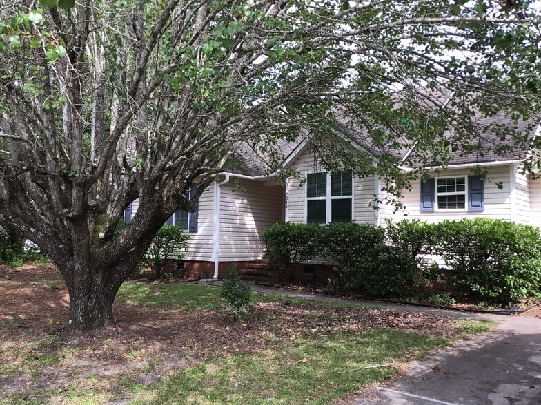 Primary Photo - 7343 Bright Leaf Rd