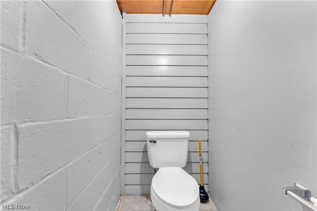 Building Photo - 23760 Puritan Ave