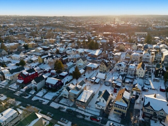 Building Photo - 245 Pierre Ave