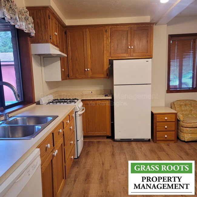 Building Photo - 15772 Sunnyvale Ln