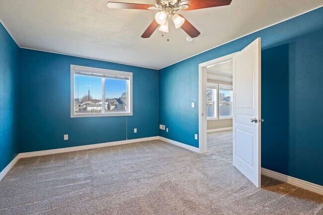 Building Photo - 4bed, 2.5bath, 2,085sq.ft. home in Creeksi...