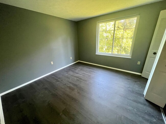 Building Photo - Newly Updated! - 2 Bedrooms 1 Bathroom - Hopewell Township