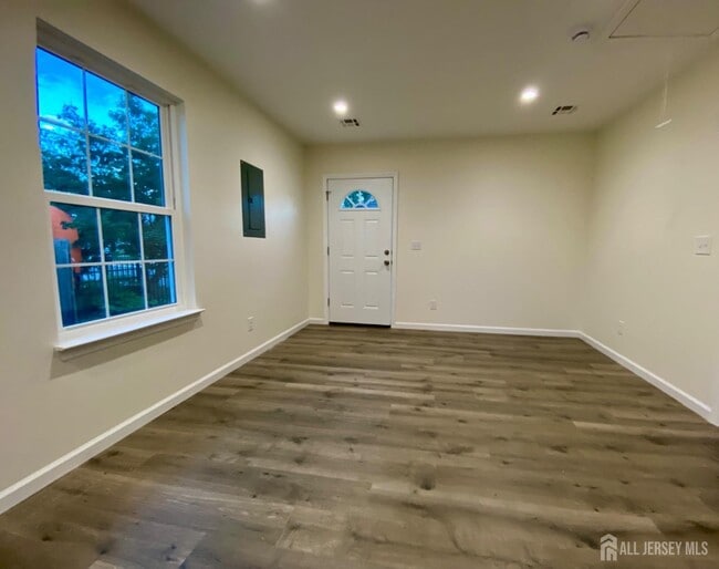 Building Photo - 14 Belmont Ave