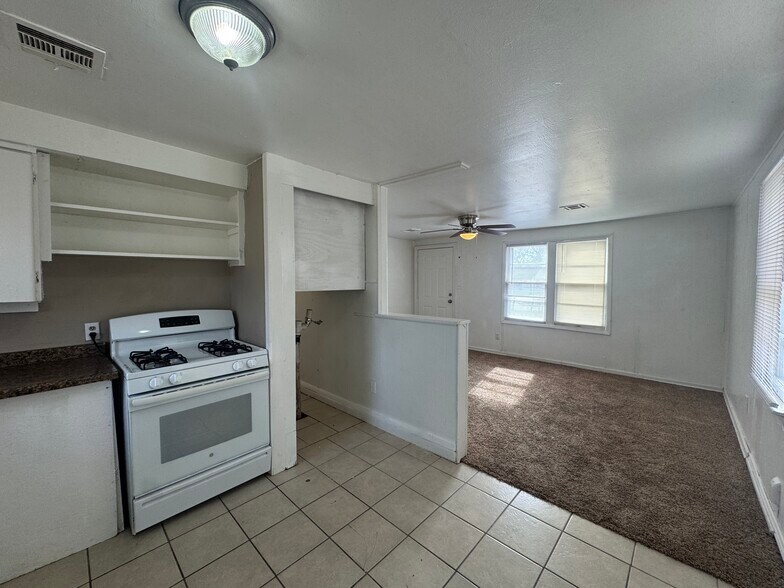 Building Photo - 2517 SW 42nd St