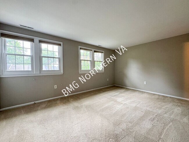 Building Photo - 566 Windover Ave NW