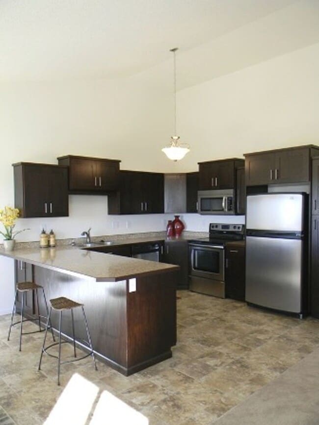 Building Photo - 3 Bed 3 Bath Twin Home