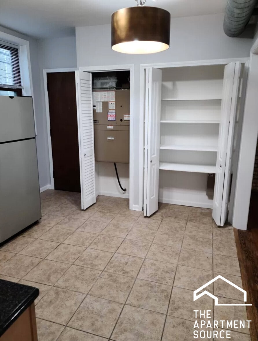 Building Photo - 3700 N Sheffield Ave