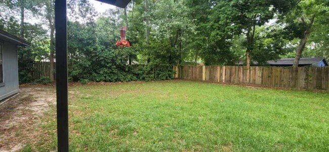 Building Photo - CHARMING SE 3/1.5 w/ Garage, Washer/Dryer, Large Privacy Fenced Yard, & Tile Floors Throughout! A...