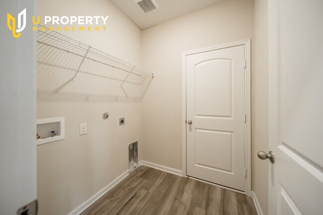 Building Photo - 1817 Dahlia Way