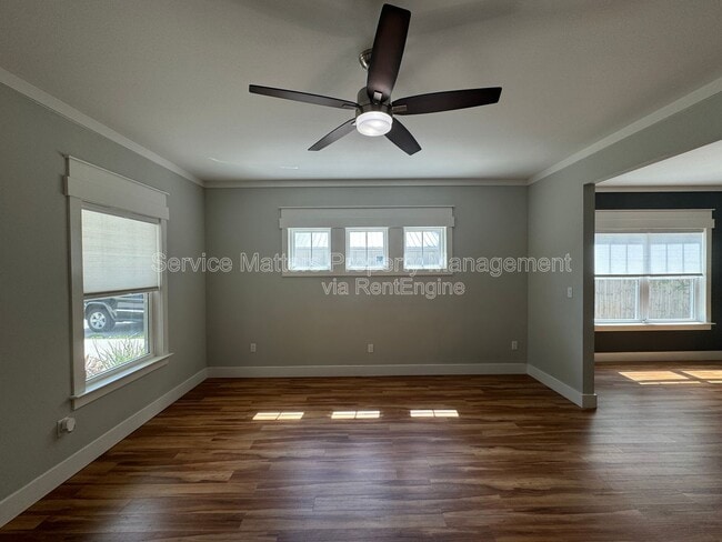 Building Photo - 1416 E Baars St