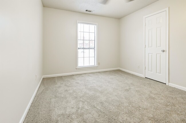Building Photo - 3811 Westridge Dr