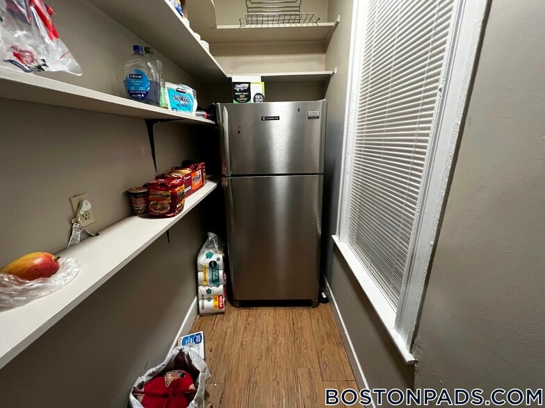 Building Photo - 6-8 Sunset St.