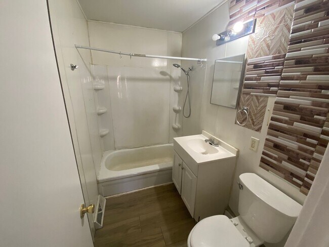 Building Photo - 1428 W Hamilton St